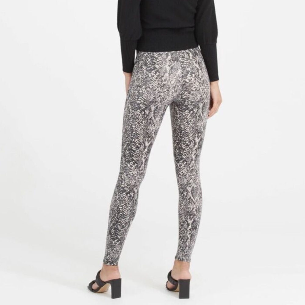 Spanx Faux Leather Snake Shine Leggings Size Small Shapewear Appear New 8866 - Picture 2 of 14